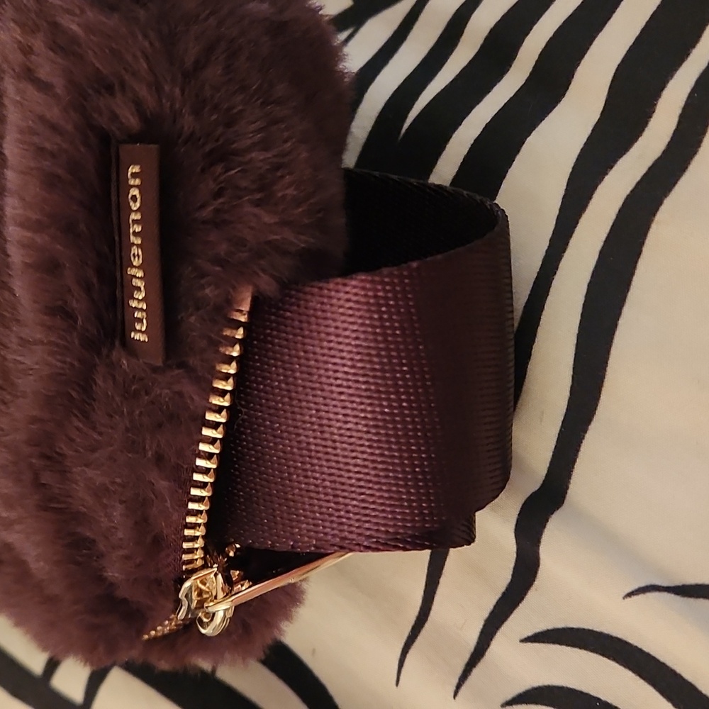 Everwhere Belt Bag 1L - Picture 4 of 11